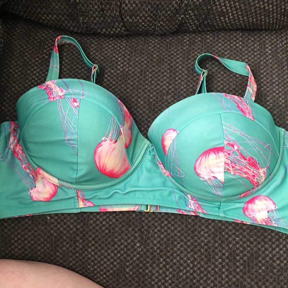 Cute bikini top